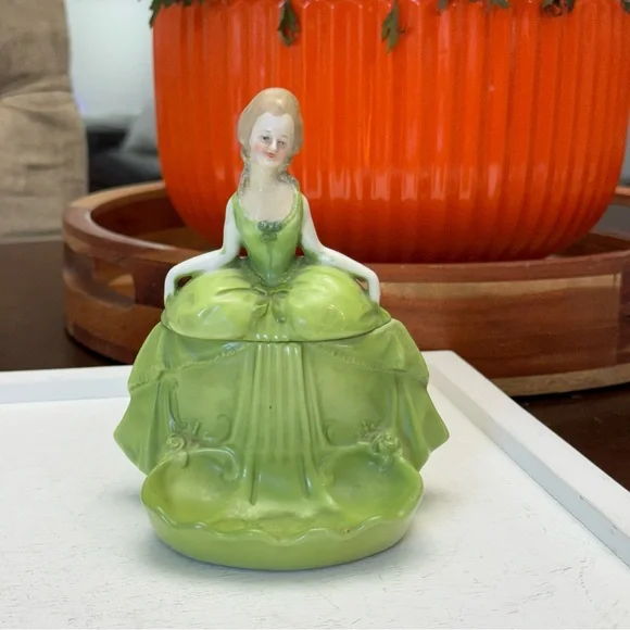 Art Deco Madame Pompadour Green Dress Powder/Trinket Box 1920s Rare Bottom  Tray